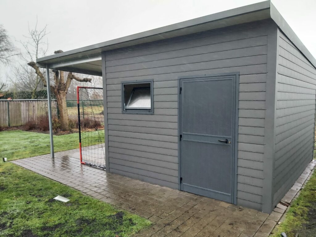 Tuinhuis met afdak