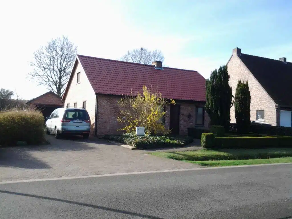 Dakpanplaten op een huis