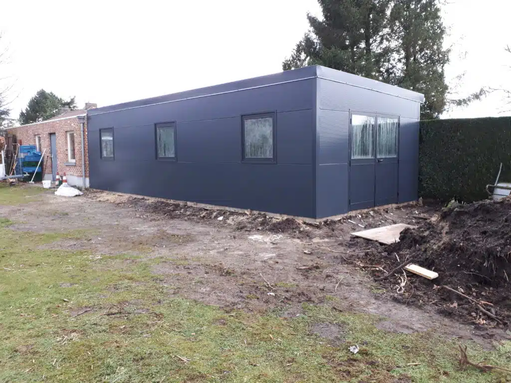 Tuinhuis met ramen en dubbele deur
